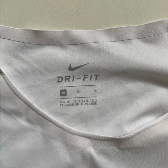 Nike workout shirt - Picture 3 of 3